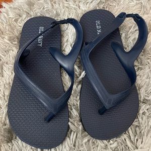 Old Navy boys size 11 navy blue flip flops